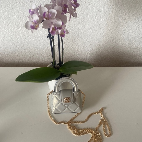 CHANEL Grey Mini Quilted Bag GWP VIP. - Picture 3 of 5